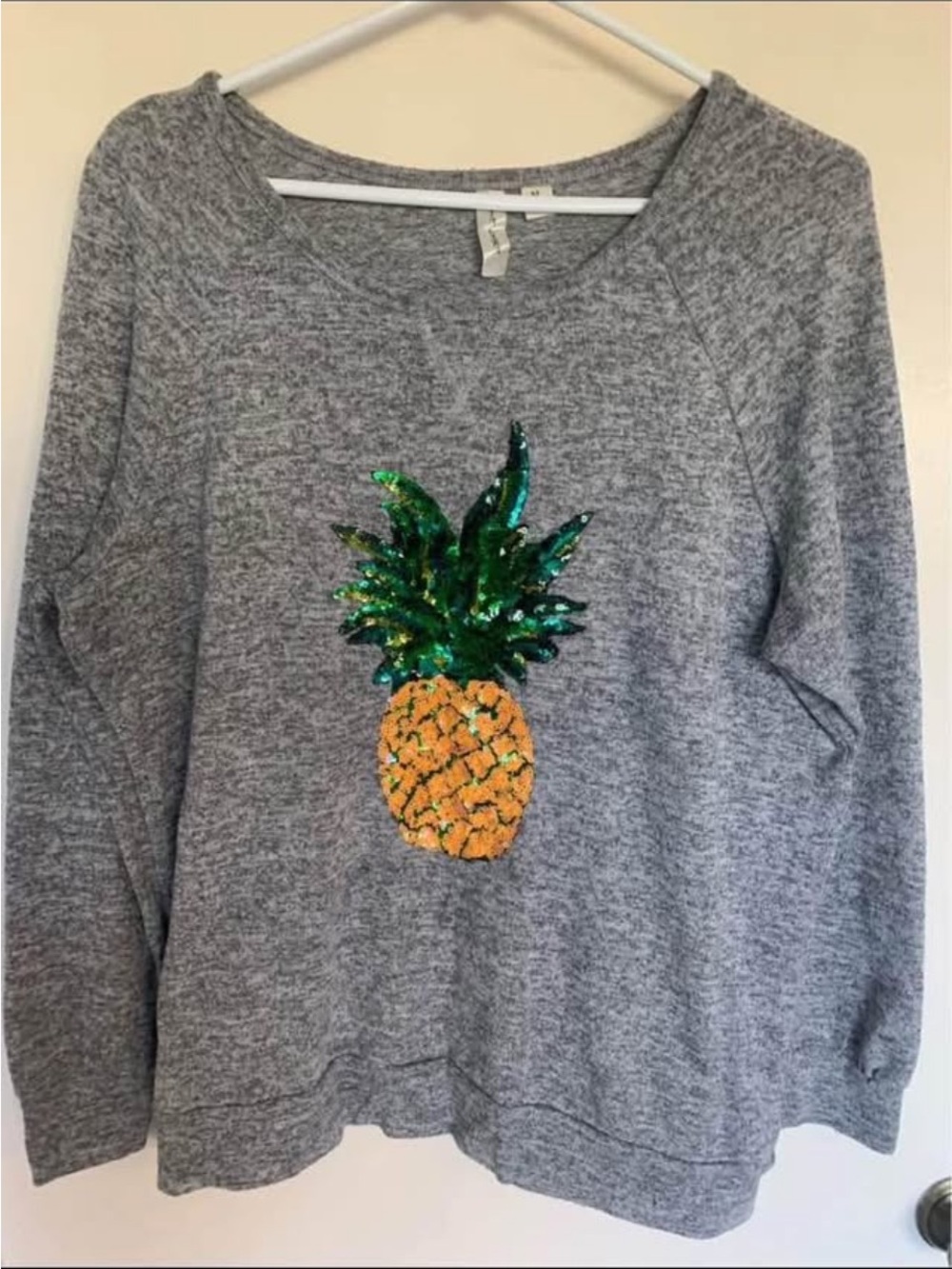 Gray lightweight top with Sequin Pineapple size M
